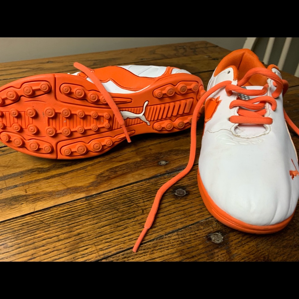 Youth golf shoes